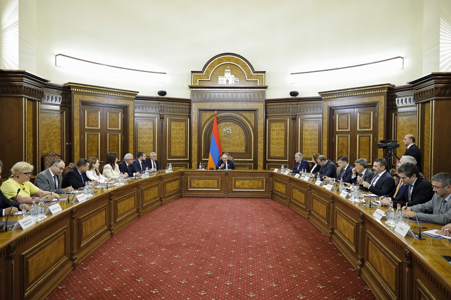 Pashinyan meets with EU ambassadors, thanks them for their assessments of the elections