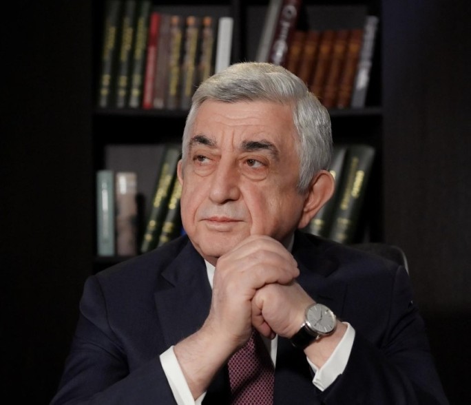 От имени Сержа Саргсяна к памятнику Неизвестному солдату был возложен венок