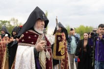 Общественное телевидение присоединилось к антицерковной кампании: отказ от трансляции визита Католикоса в Цицернакаберд свидетельствует о раболепной мелочности — отец Аветик