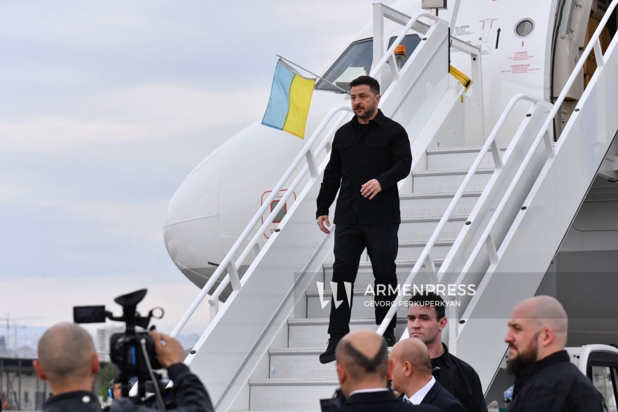 Зеленский прибыл в Ереван