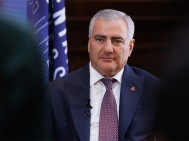 «Ни незаконным арестом, ни сфабрикованным обвинением меня не смогут подавить или отвлечь от избранных принципов: я всегда буду рядом со своим народом и с Армянской Апостольской Святой Церковью»