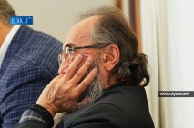 Միքայել Սրբազանին թույլատրվեց մասնակցել պատարագներին, բայց պատարագ մատուցել՝ ոչ