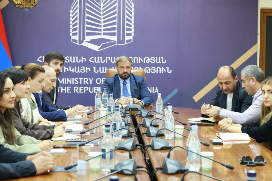 Для завершения диверсификации экономики правительство предпримет дополнительные шаги: Папоян встретился с представителями крупных тепличных хозяйств
