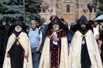 «Մերժեցին կռապաշտությունը և չուրացան իրենց հավատքը». տոնախմբվել է Սուրբ Հռիփսիմյանց կույսերի հիշատակը