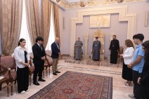 Ամենայն Հայոց Կաթողիկոսն ընդունել է ՀԲԸՄ ծրագրերին մասնակից սփյուռքահայ երիտասարդներին