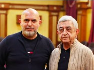 Ծնունդդ շնորհավո՛ր, պարոն նախագահ. մարդ, ում սիրտն ավելի մեծ է, քան իր վրա բոլոր սևեռվածների ուղեղները միասին վերցրած. Աշոտյանի շնորհավորանքը՝ կալանավայրից