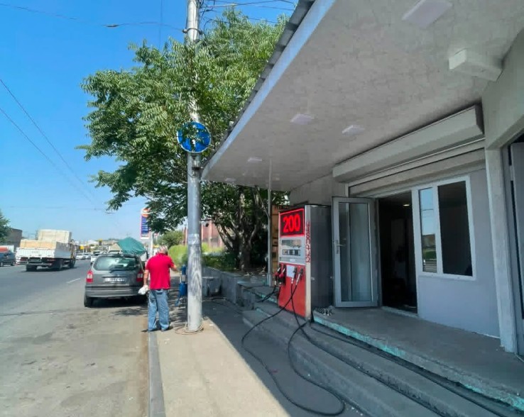 После жалобы гражданина Инспекционный орган по надзору за рынком выявил недолив на газозаправочной станции