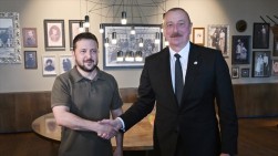 Зеленский выразил Алиеву поддержку со стороны Украины