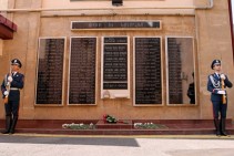 44-օրյա պատերազմի այս օրը հրթիռակոծությունից զոհվել է ոստիկանության 27 ծառայող. ՆԳ նախարարը հարգանքի տուրք է մատուցել
