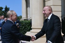 Кремль заявил, что в графике Путина нет разговора с Алиевым