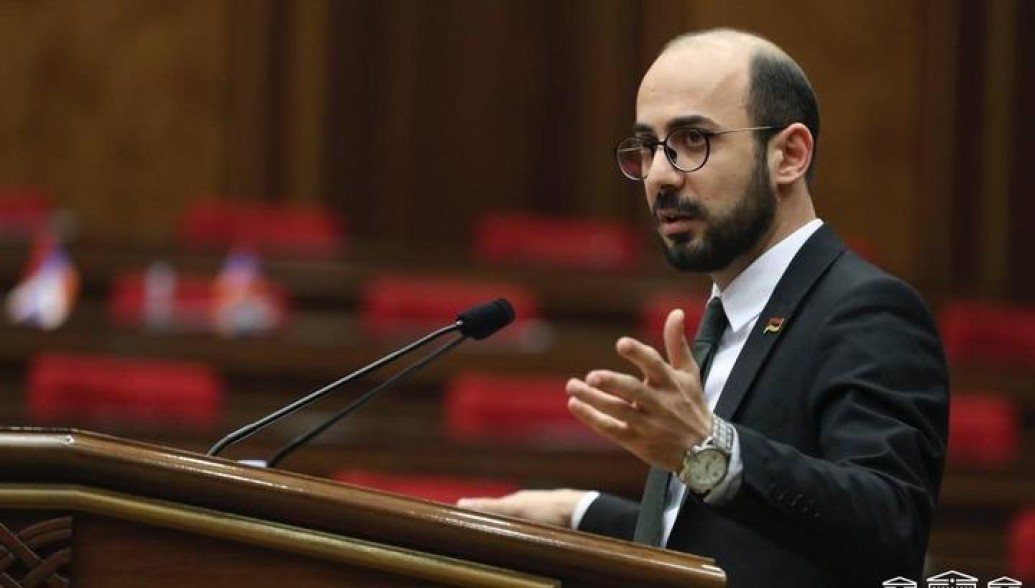 Секретаря фракции правящей в Армении партии призвали извиниться