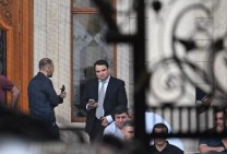 Обыски в доме Самвела Карапетяна: подвергнута приводу группа лиц