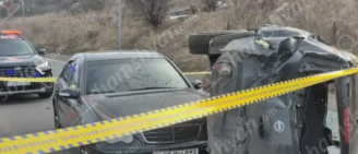 Полиция в Гюмри помешала сторонникам архиепископа Микаэла провести акцию перед Макроном
