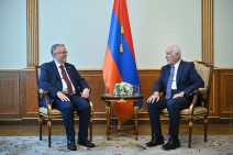 «Հայաստանի անկախությանն ու ինքնիշխանությանն ուղղված աջակցությունը կարևոր նշանակություն ունի». Խաչատուրյանը՝ Կանադայի դեսպանին