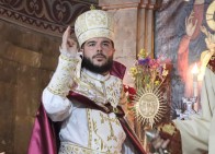 «Те, кто приказал и те, кто осуществил этот незаконный арест, получат гораздо большее по справедливому приговору беспристрастного Судьи — Бога»: священник отец Саргис Сардарян об аресте архиепископа Микаела