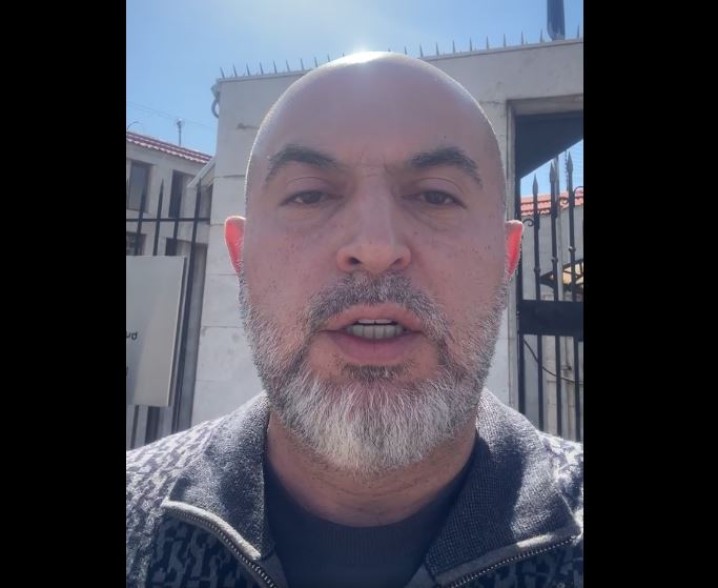 «Стыд и срам вам: позор вашему лицемерию»: Ашотян провёл акцию у представительства ЕС в поддержку 18-летнего Давита (видео)