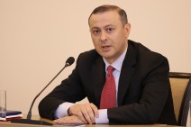 Секретарь Совбеза Армении Армен Григорян не слышал заявления Зеленского о том, что украинские БПЛА будут «гудеть» над Красной площадью в Москве
