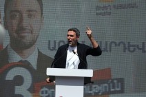 В Армении должна быть атмосфера гуманности: Арам Вардеванян