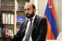 Арарат Мирзоян: Баку выступал за размещение российских войск вдоль железной дороги, мы были против