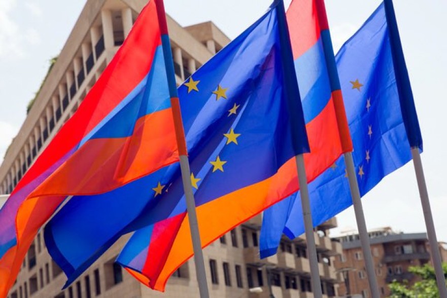 ЕС осуждает любые попытки России оказать давление на Армению