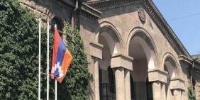 На следующий день после слушаний по возвращению жителей Арцаха Следственный комитет проводит обыски в представительстве Арцаха — Абрамян