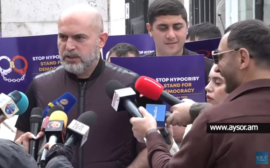 Не лицемерить и встать на защиту демократии: Армен Ашотян (видео)