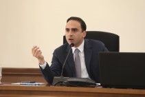 Авинян: где были ответственные инженеры Нор Норка, когда укладывали асфальт без битума? (видео)