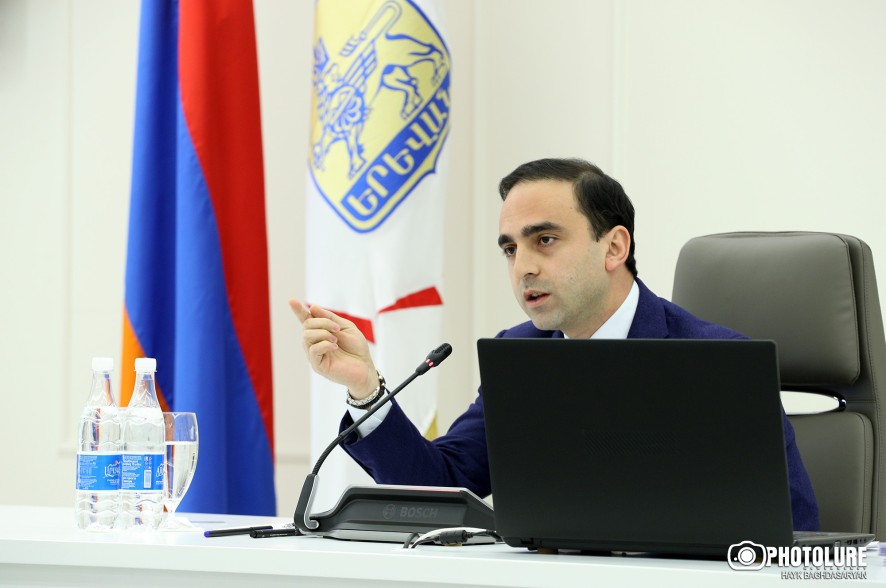 «Хватит, достаточно: пользуетесь новейшими айфонами, но не платите за транспорт»: Авинян (видео)