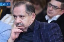 С мандатом или без него — я Агван Варданян. А вы кто?