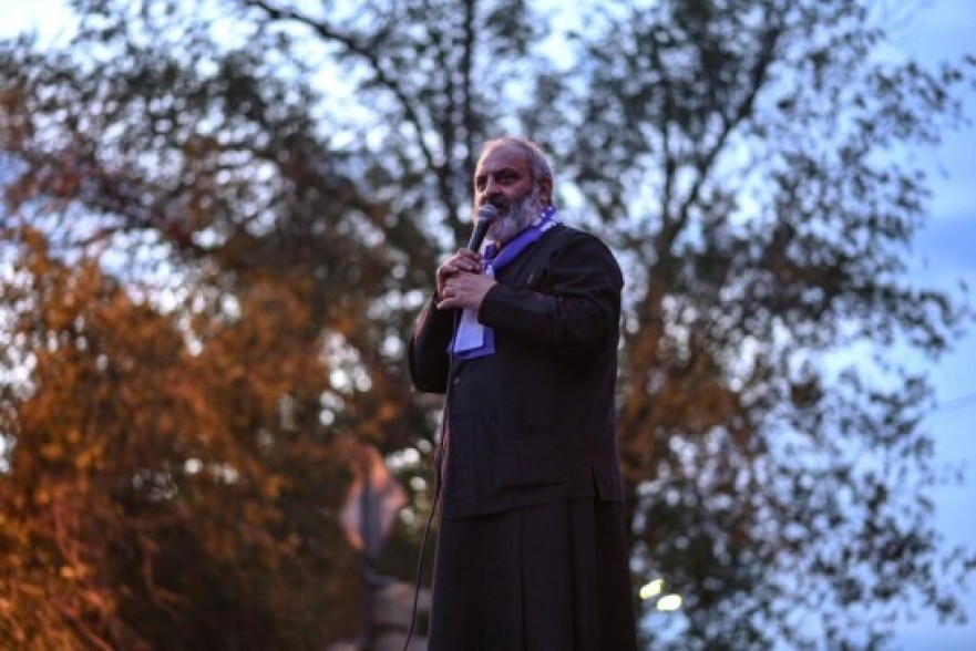 Դատարանն արձանագրել է՝ Ստյոպա Սաֆարյանը զրպարտել է Բագրատ Սրբազանին