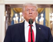 «Соглашаюсь приостановить бомбардировки»: Трамп объявил о двухнедельном перемирии с Ираном