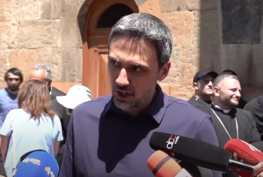 Уголовное дело, возбужденное против архиепископа Микаела Аджапахяна, является предполагаемым преступлением средней тяжести, которое касается свободы слова — Арам Вардеванян (видео)