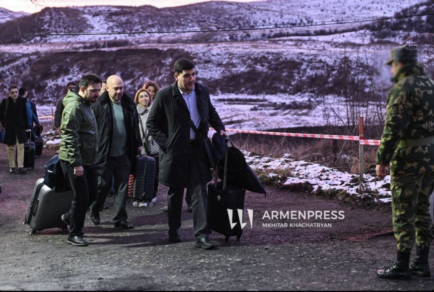 Azerbaijani civil society representatives arrive in Armenia via land border crossing