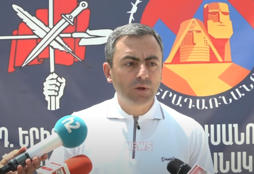 «Пашинян давно сдал этот "коридор", вопрос лишь в том, кто будет его контролировать: похоже, это может быть американская сторона, что чревато крайне серьёзными последствиями» — Ишхан Сагателян