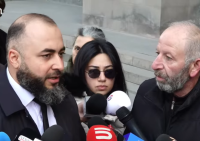 «Պետություն չկա», «Վերադարձրեք հայրենիք մեր եղբայրներին». անհետ կորածների հարազատները Կառավարության շենքի առաջ են (Տեսանյութ)