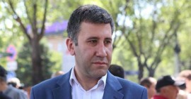 «Людей арестовывают за произнесение слова «задница», а тех, кто средь бела дня нападают на общественного деятеля, отпускают на свободу» — Меликян (видео)