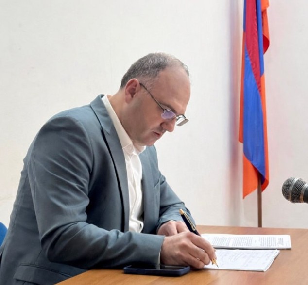 Դատարանը ամբողջությամբ բավարարել է հայցը. ԵՊՀ ռեկտորը պարտավոր է Սահակ Մանուկյանին վերականգնել իր աշխատանքում