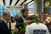Армянские спортсмены завоевали 11 медалей на чемпионате по смешанным единоборствам — их встретил Ованес Царукян (видео)