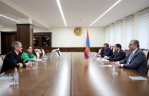 Папикян и посол Финляндии обсудили возможности многостороннего взаимодействия с НАТО и ЕС