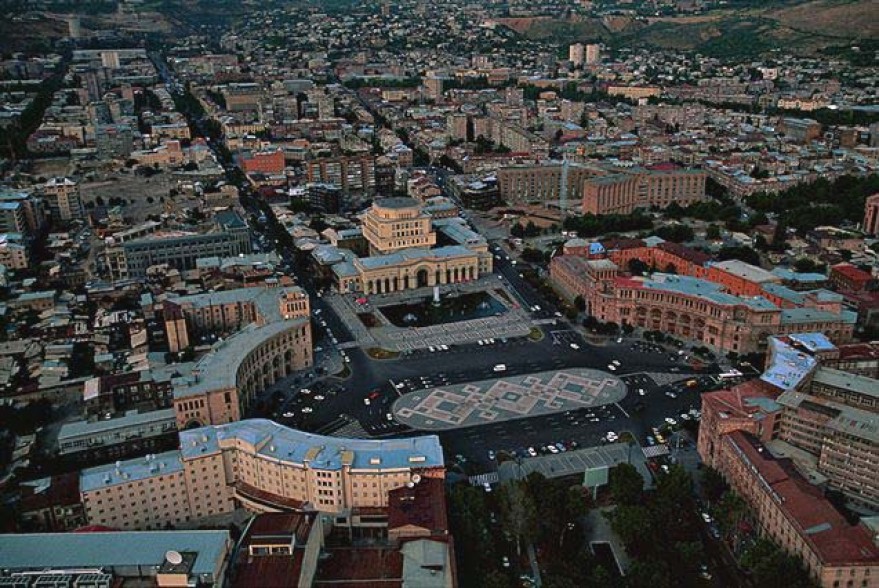 В Ереване на час отключат электричество