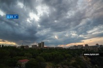 Երեկոյան ժամերին քաղաքի առանձին հատվածներում հնարավոր է կարճատև անձրև և ամպրոպ