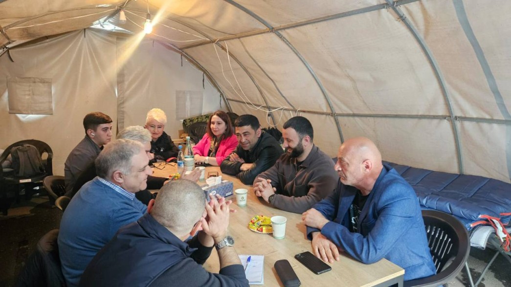 Совет защиты прав арцахцев продолжает проводить встречи-обсуждения на площади Свободы