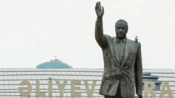 Председатель Национального антикоррупционного комитета России призвал убрать памятники Гейдару Алиеву