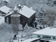 Число бродячих «верующих» Пашиняна постепенно сокращается — фото