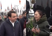Взволнованная женщина обратилась к Нареку Карапетяну в военном пантеоне «Ераблур»: «Пожалуйста, остановите этот процесс, мы с вами»