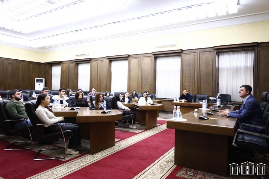 «Փակուղուց դուրս գալու ելքեր կան, պայքարը պետք է շարունակել»․ Տիգրան Աբրահամյանը՝ ուսանողներին