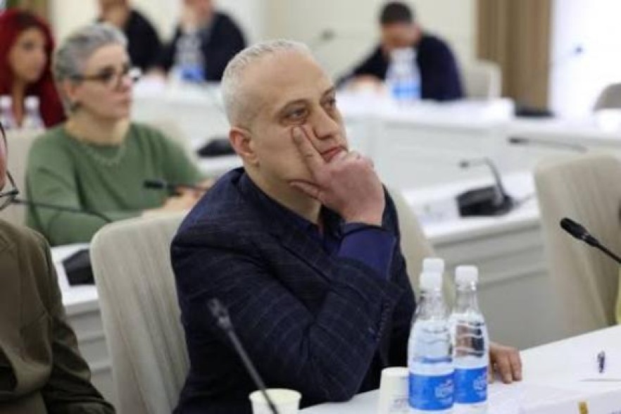 Քաղաքապետարանում ծեծի ենթարկված ավագանու անդամ Սարգիս Տեր-Եսայանի ինքնազգացողությունը վատացել է, դիմել է հիվանդանոց
