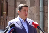 Դավիթ Ղազինյանը հայտնել է՝ ով է «Ուժեղ Հայաստան» կուսակցության բերման ենթարկված կին ներկայացուցիչը