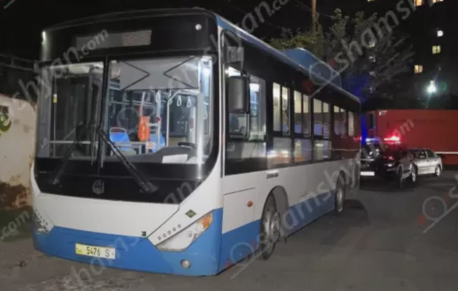 В Ереване обстреляли автобус с пассажирами