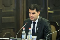 «Экономии за счёт армии не будет: не существует государства, которое установило бы мир с соседями и при этом не тратило бы средства на свою армию» — Грачья Саргсян